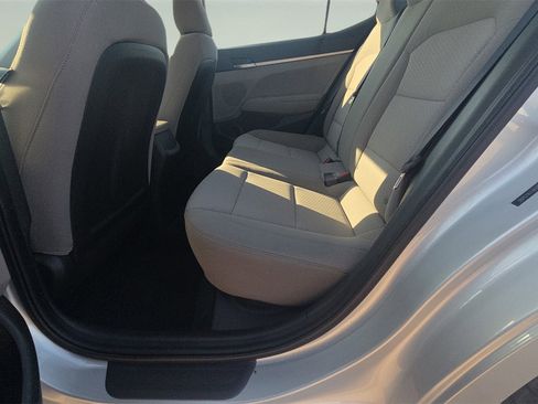 Used 2019 Hyundai Elantra SE image 27