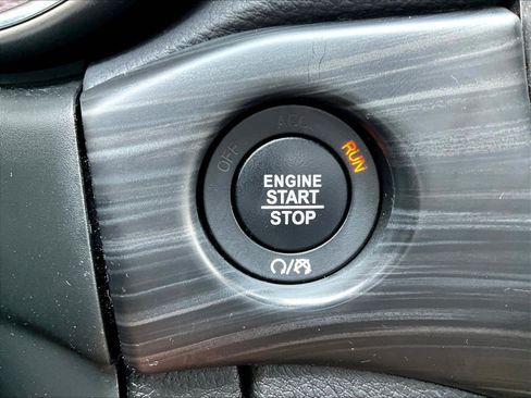 Used 2020 Jeep Grand Cherokee Laredo AWD/4WD image 36