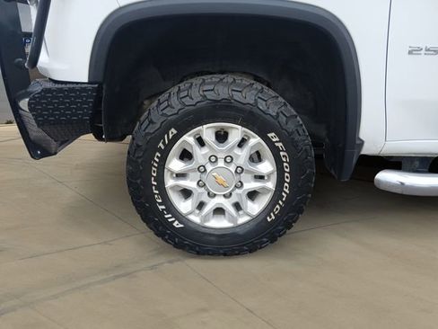 Used 2022 Chevrolet Silverado 2500 LT w/ Convenience Package AWD/4WD image 14