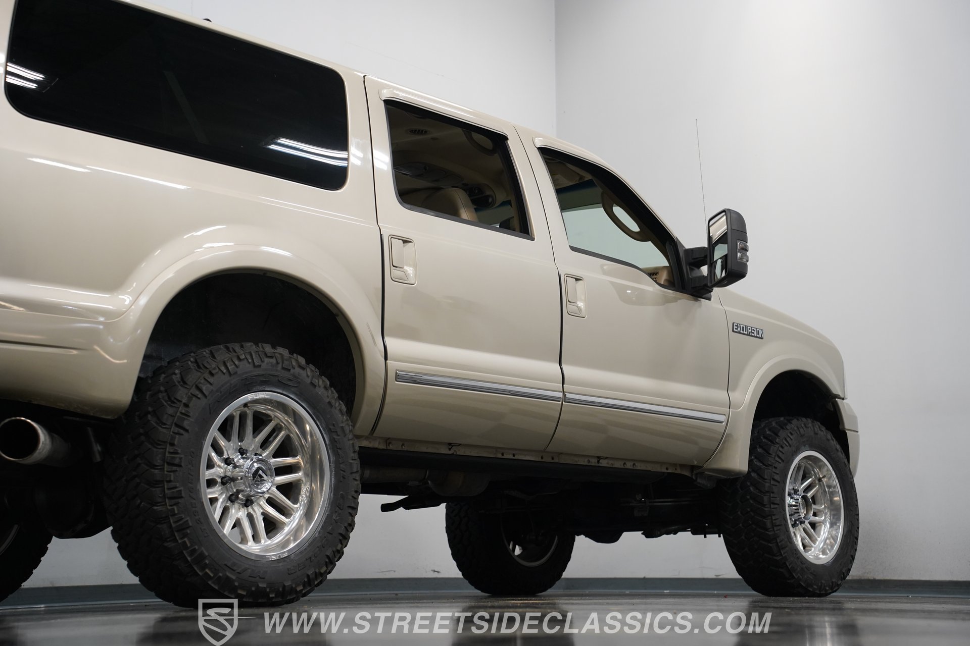Used 2005 Ford Excursion Limited AWD/4WD image 27