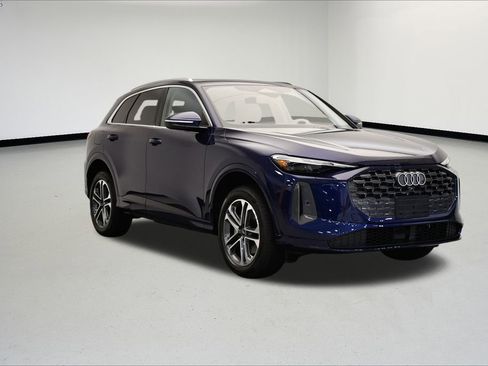 Certified 2025 Audi Q5 Premium w/ Convenience Package image 7