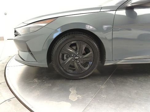 Used 2021 Hyundai Elantra SEL FWD image 3