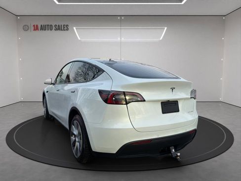 Used 2022 Tesla Model Y Long Range image 3