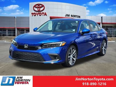 Used 2023 Honda Civic Touring image 3