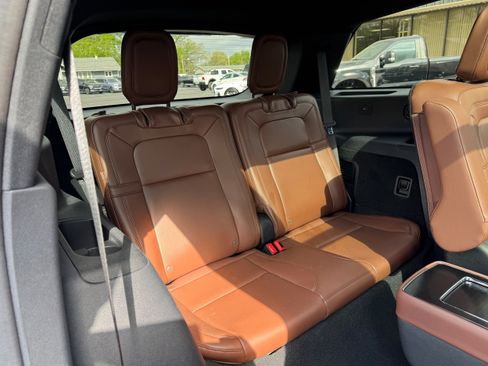 Used 2025 Lincoln Aviator Reserve image 17