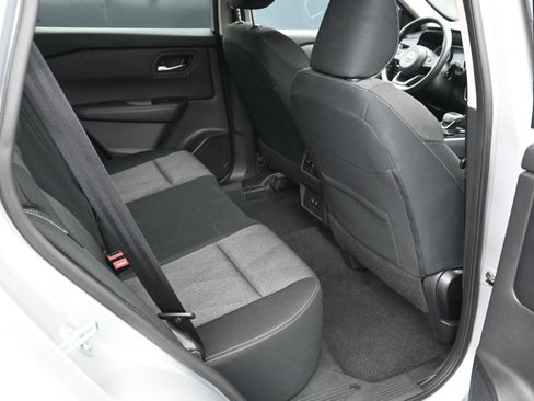 Used 2024 Nissan Rogue SV image 10