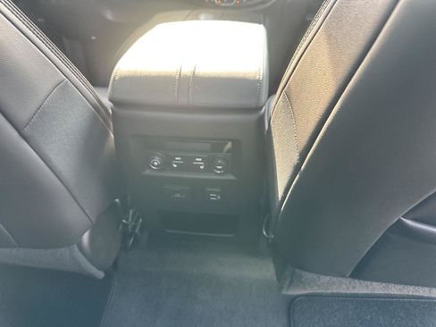 Used 2023 Chevrolet Traverse High Country FWD image 23
