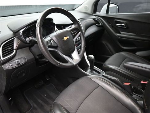 Used 2021 Chevrolet Trax LT w/ Sport Edition image 18