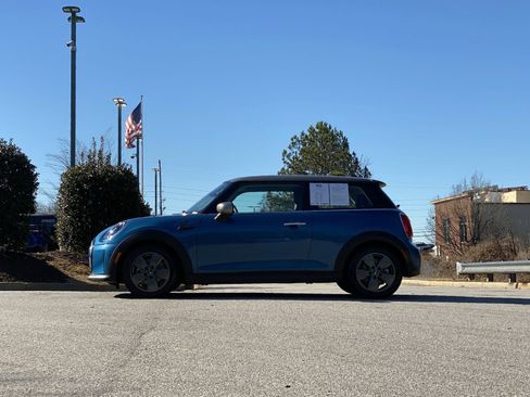 Used 2023 MINI Cooper 2-Door Hardtop image 14