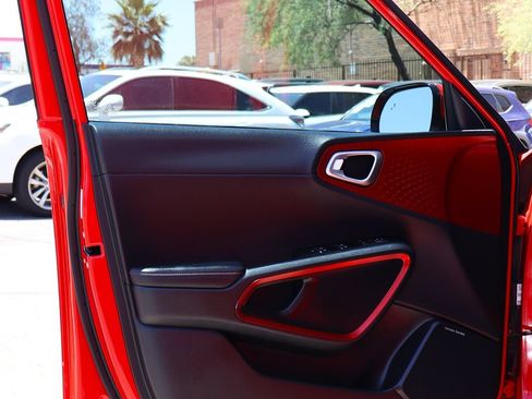 Used 2021 Kia Soul Turbo FWD image 36