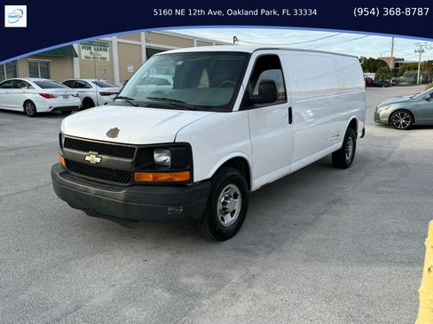 Used 2010 Chevrolet Express 2500 Extended image 3