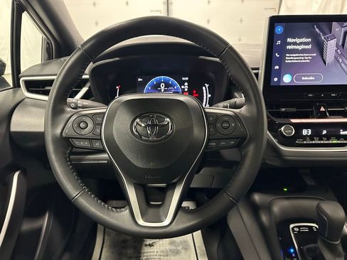 Used 2025 Toyota Corolla SE w/ SE Premium Package image 18