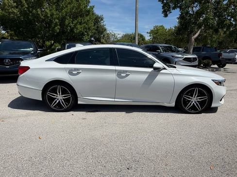 Used 2022 Honda Accord Touring image 9