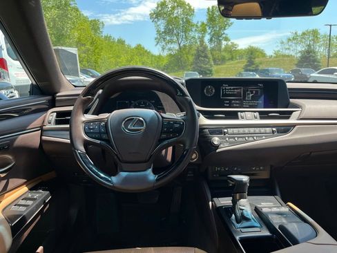 Used 2021 Lexus ES 250 w/ Premium Package AWD/4WD image 17