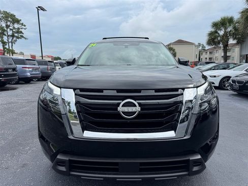 Used 2024 Nissan Pathfinder SV w/ SV Premium Package FWD image 3