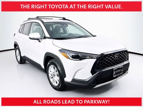Certified 2024 Toyota Corolla Cross LE w/ Moonroof Package AWD/4WD image 1