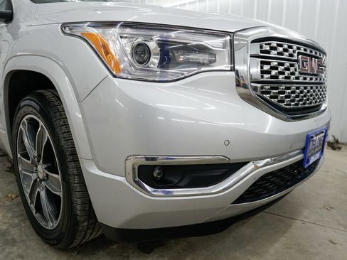 Used 2017 GMC Acadia Denali image 3
