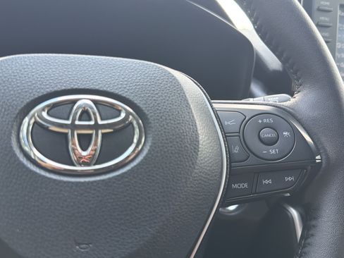 Used 2021 Toyota RAV4 XLE Premium FWD image 28