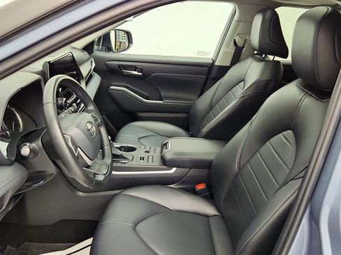 Used 2023 Toyota Highlander XLE AWD/4WD image 20