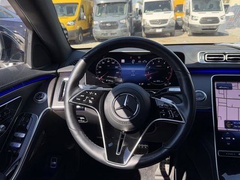 Used 2022 Mercedes-Benz S 580 4MATIC Sedan w/ AMG Line Package image 26