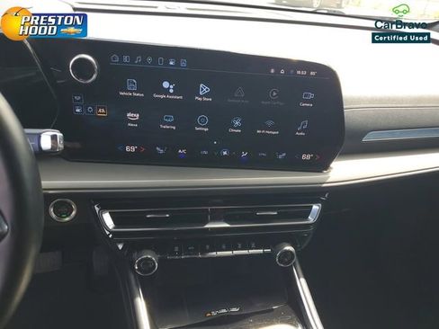 Used 2025 Chevrolet Traverse LT FWD image 23