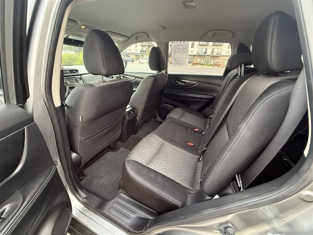 Used 2017 Nissan Rogue SV AWD/4WD image 22