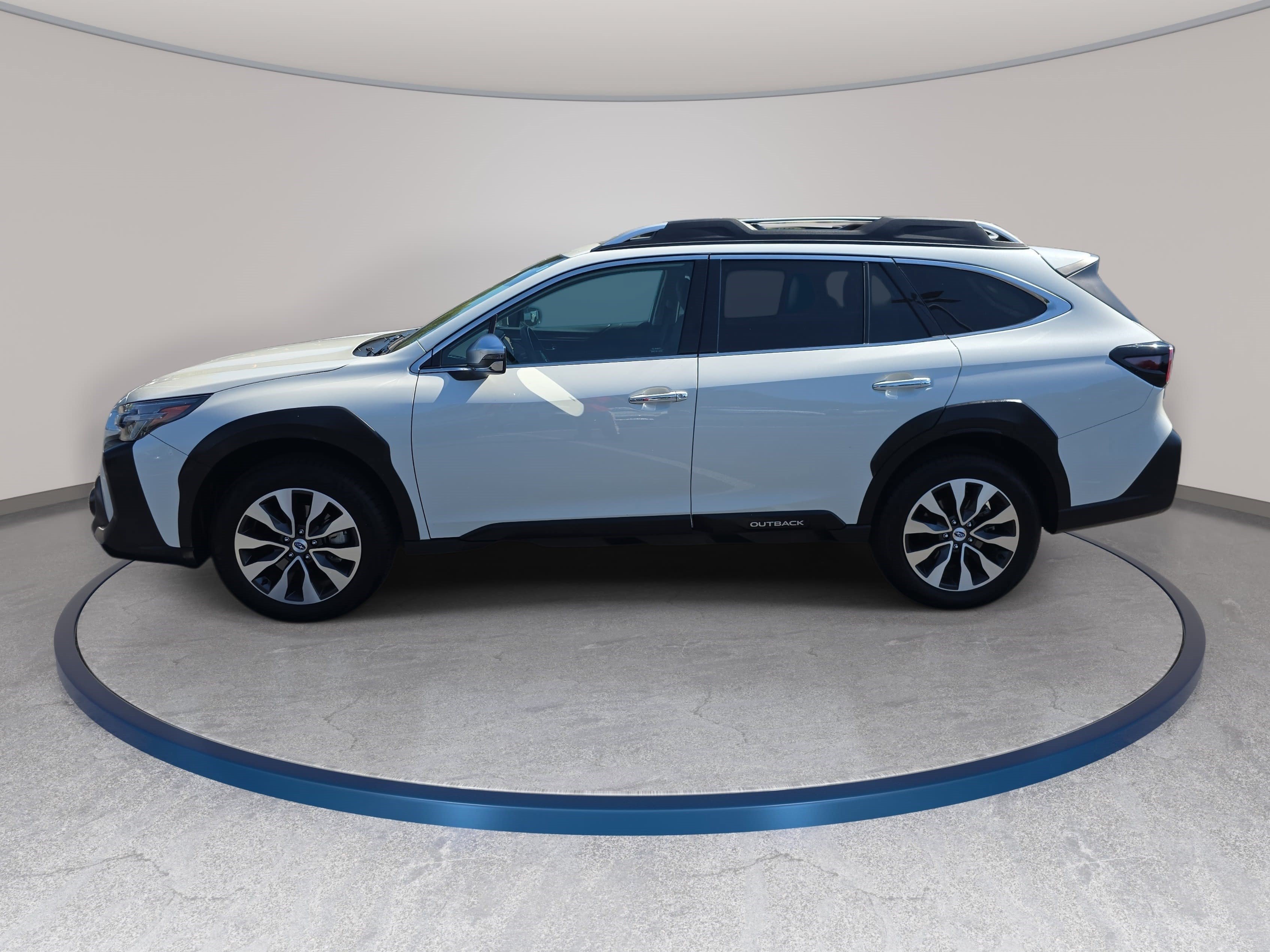 Used 2025 Subaru Outback Touring XT AWD/4WD image 8