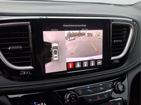 New 2027 Chrysler Pacifica Select AWD/4WD image 12