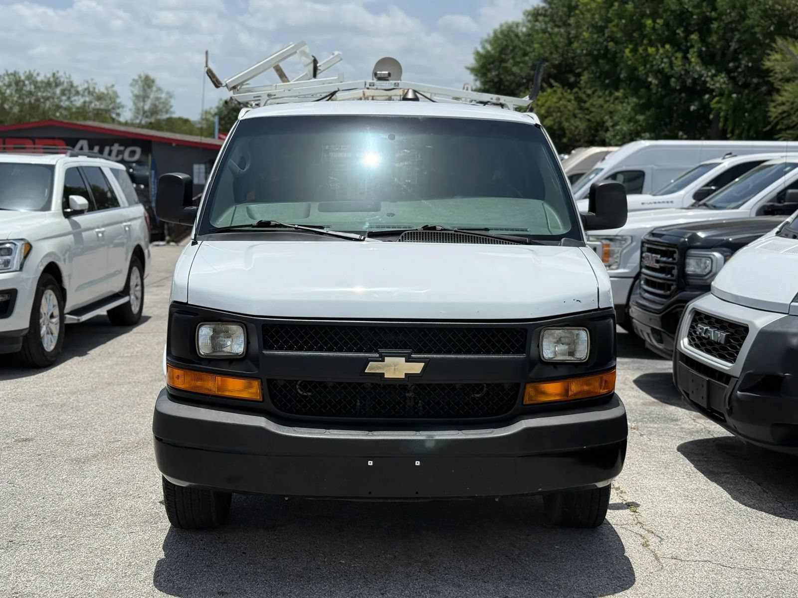 Used 2013 Chevrolet Express 2500 RWD image 2