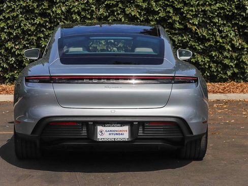Used 2022 Porsche Taycan RWD image 7