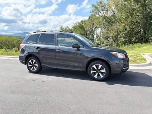 Used 2017 Subaru Forester 2.5i Limited w/ Popular Package #1 AWD/4WD image 7