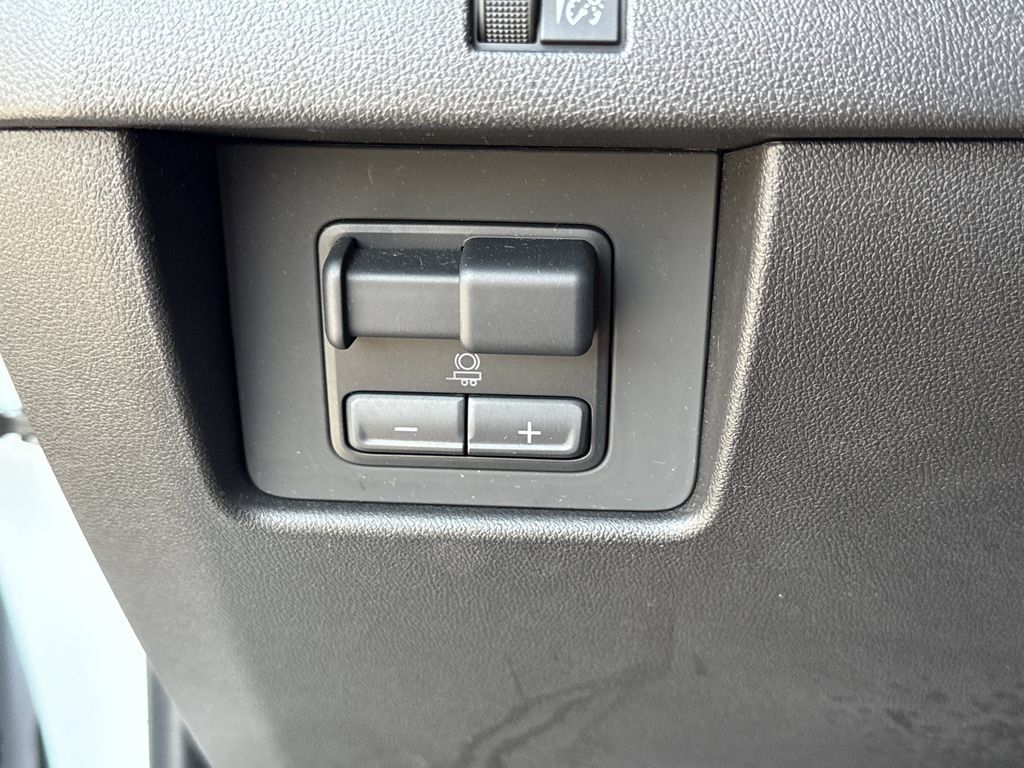 Used 2023 GMC Canyon AT4 w/ AT4 Premium Package AWD/4WD image 17