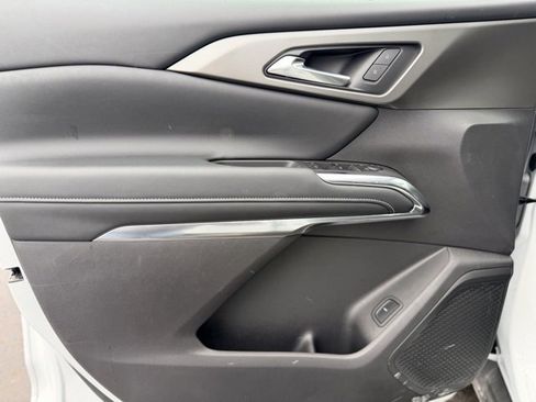 Used 2025 Chevrolet Traverse LT w/ Driver Confidence Package image 19