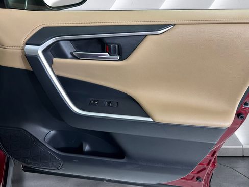 Used 2019 Toyota RAV4 Limited image 15