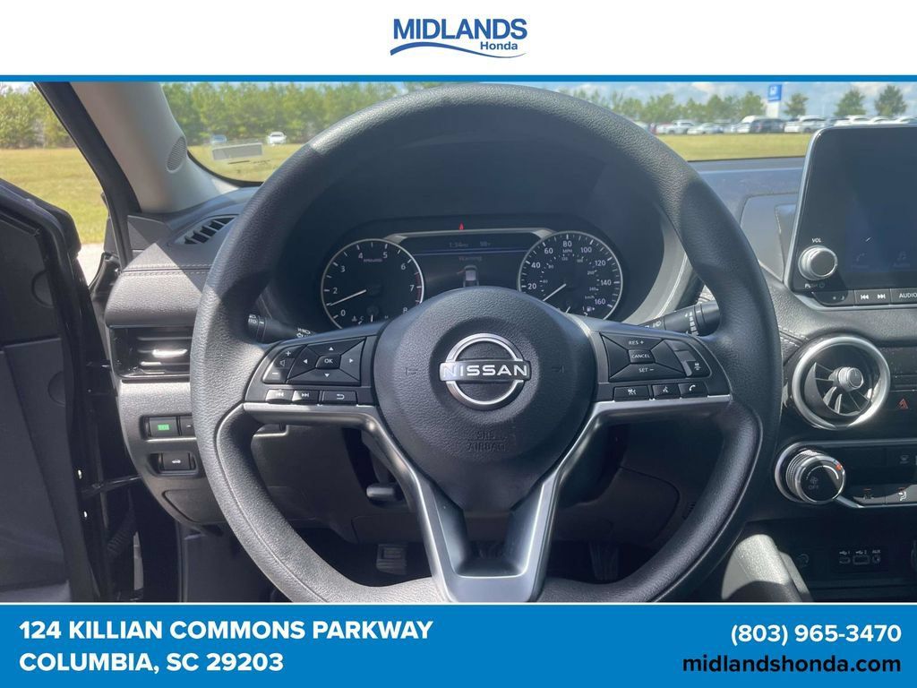 Used 2025 Nissan Sentra SV FWD image 30