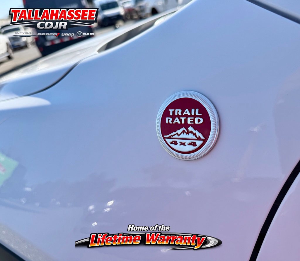 Used 2022 Jeep Cherokee Trailhawk w/ Comfort/Convenience Group AWD/4WD image 18