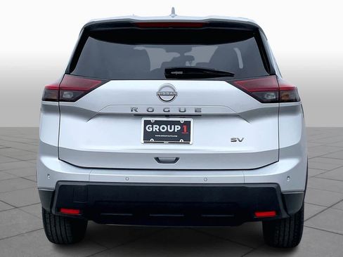 Used 2024 Nissan Rogue SV image 5
