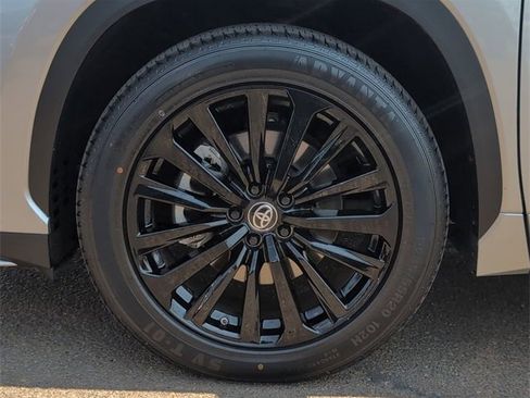 Used 2023 Toyota Highlander XSE image 32