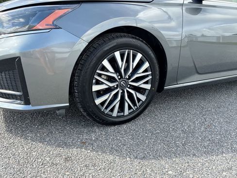 Used 2025 Nissan Altima 2.5 SV FWD image 31
