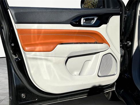 Used 2022 Jeep Compass Limited image 23