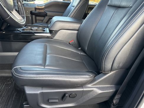 Used 2022 Ford F250 Lariat w/ Black Appearance Package image 9