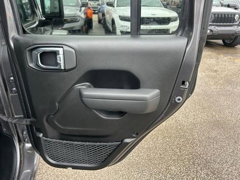 New 2025 Jeep Gladiator Sport image 27