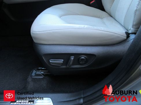 Used 2025 Toyota Grand Highlander AWD Hybrid image 32