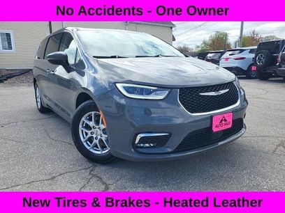 Used 2023 Chrysler Pacifica Touring-L