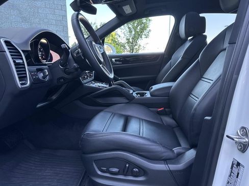 Used 2023 Porsche Cayenne Platinum Edition AWD/4WD image 19