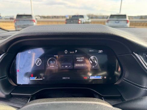 Used 2024 Jeep Grand Cherokee L Limited w/ Luxury Tech Group II image 16