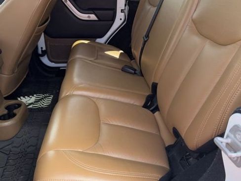 Used 2017 Jeep Wrangler Unlimited Sahara w/ Connectivity Group AWD/4WD image 10