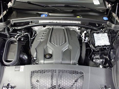 Certified 2025 Porsche Macan Turbo AWD/4WD image 41