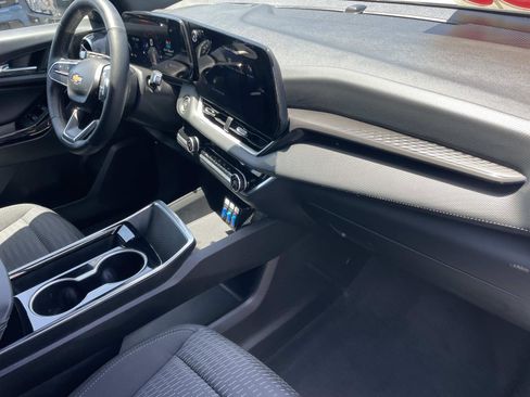 Used 2025 Chevrolet Equinox LT FWD image 29