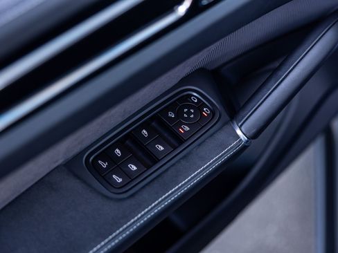 Certified 2023 Porsche Cayenne GTS AWD/4WD image 43